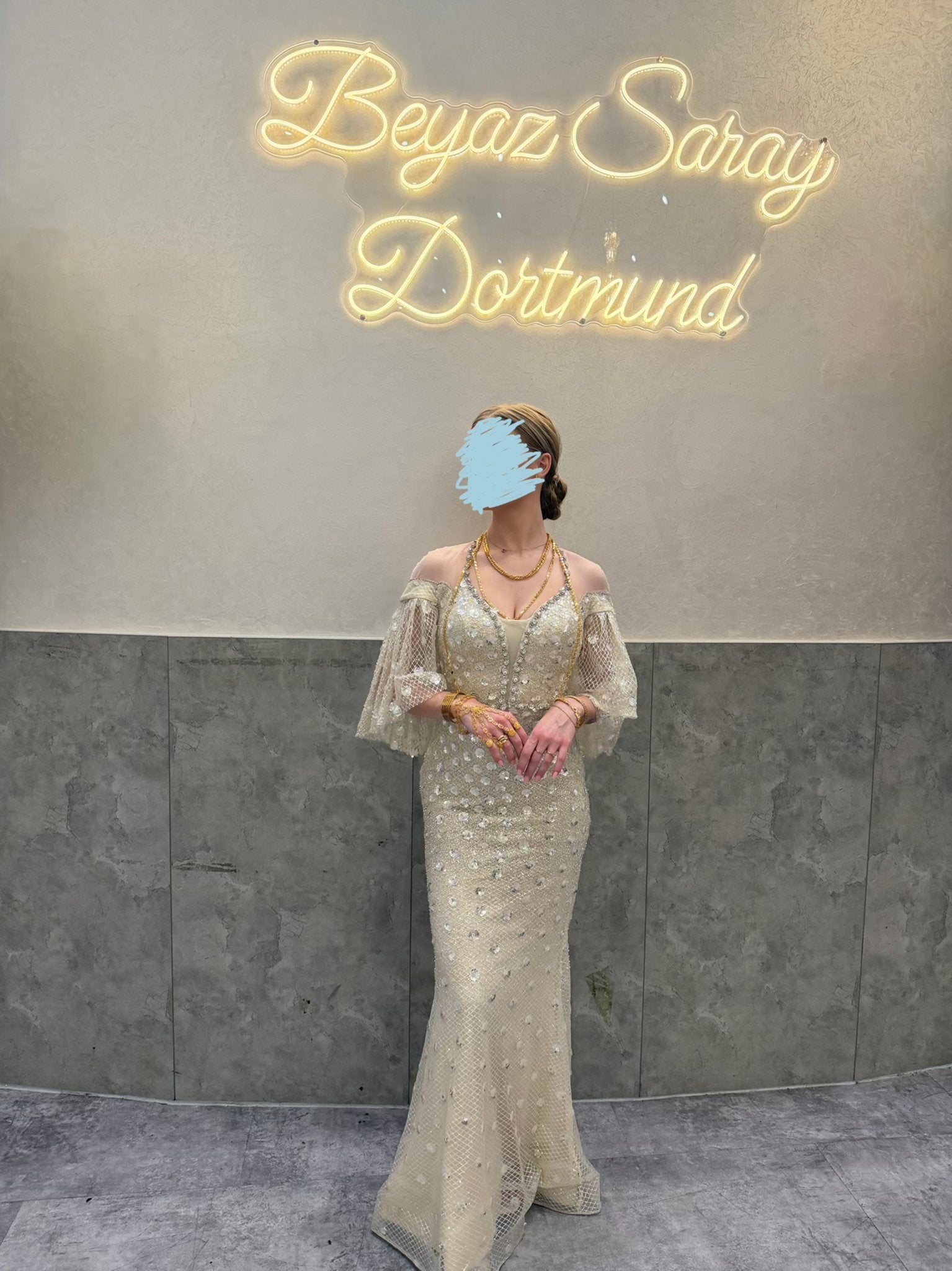 Elegante Galajurk met Pailletten - Crème/Goud, Kleding | Dames, Gelegenheidskleding, Galajurk, Beige, Ophalen of Verzenden, Zo goed als nieuw