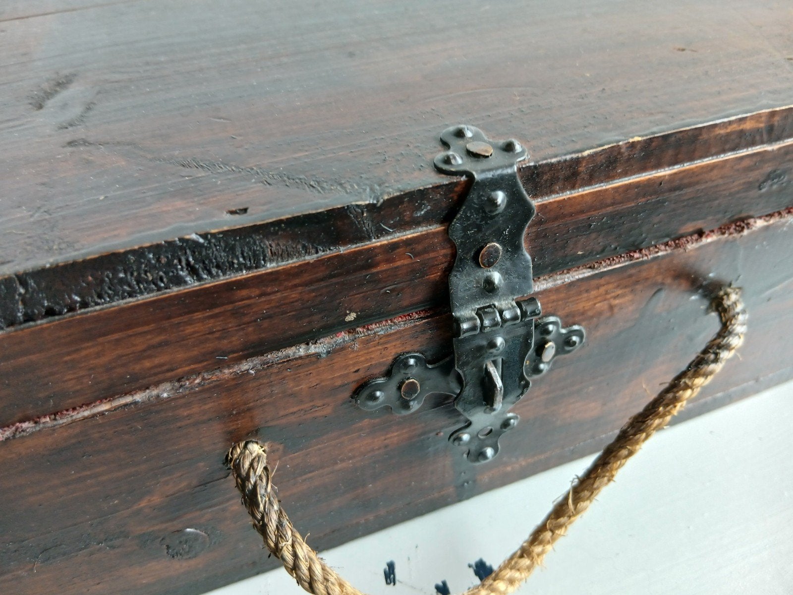 oud wijnkistje met bekleding, Huis en Inrichting, Overige houtsoorten, Minder dan 50 cm, Gebruikt, Minder dan 50 cm