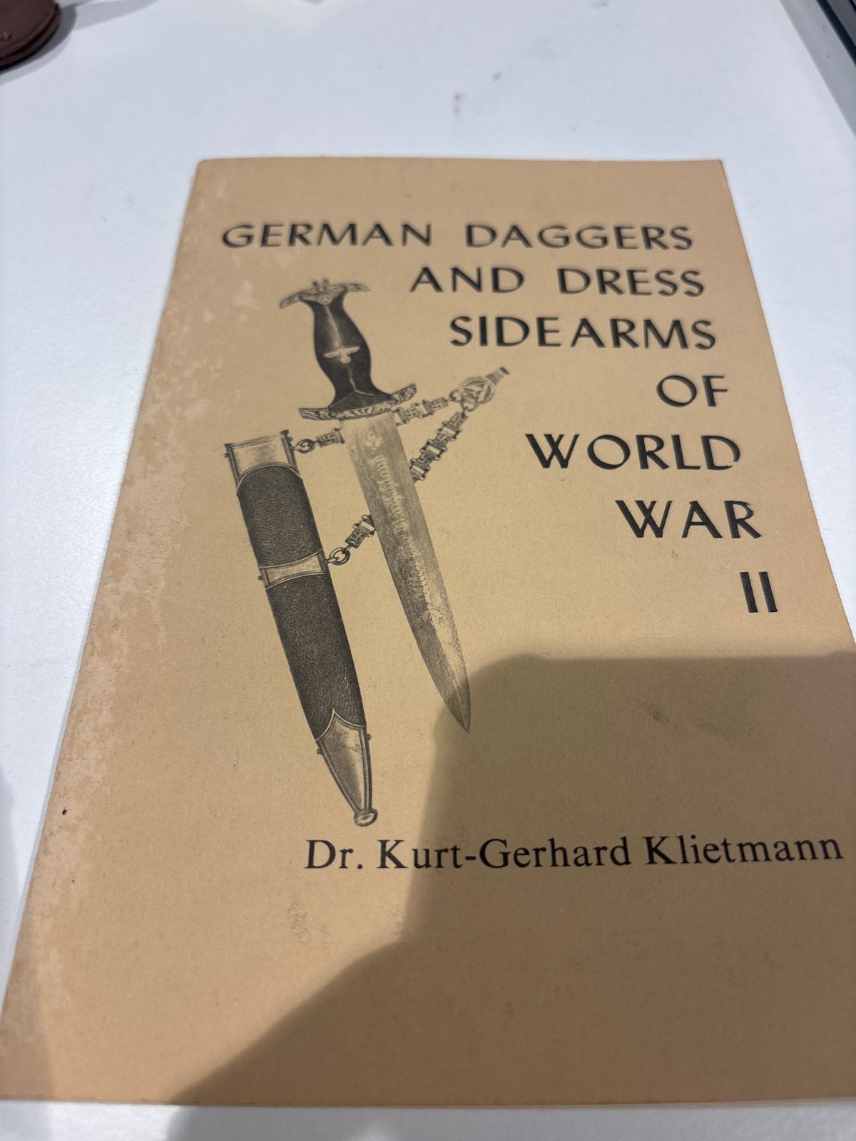 German Daggers and Dress Sidearms of World War II, Ophalen of Verzenden, Tweede Wereldoorlog, Gelezen, Overige onderwerpen