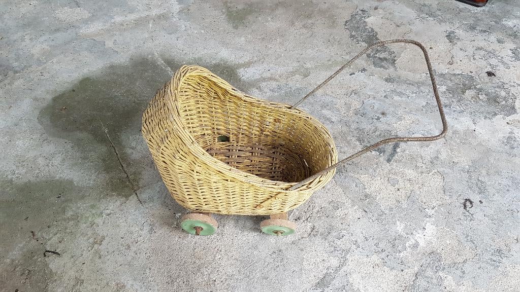 Brocante ouderwetse rieten poppenwagen, Ophalen, Gebruikt, Overige typen