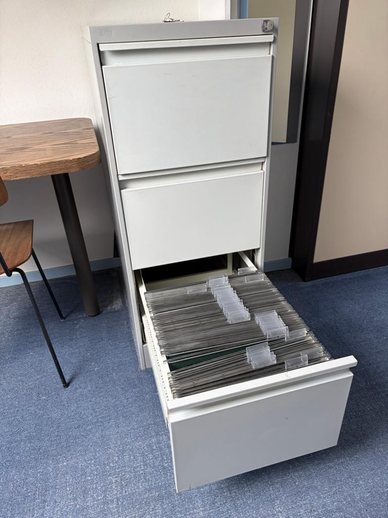 Archiefkast met sleutel en hangmappen, Gebruikt, 100 tot 150 cm, Metaal, Met slot
