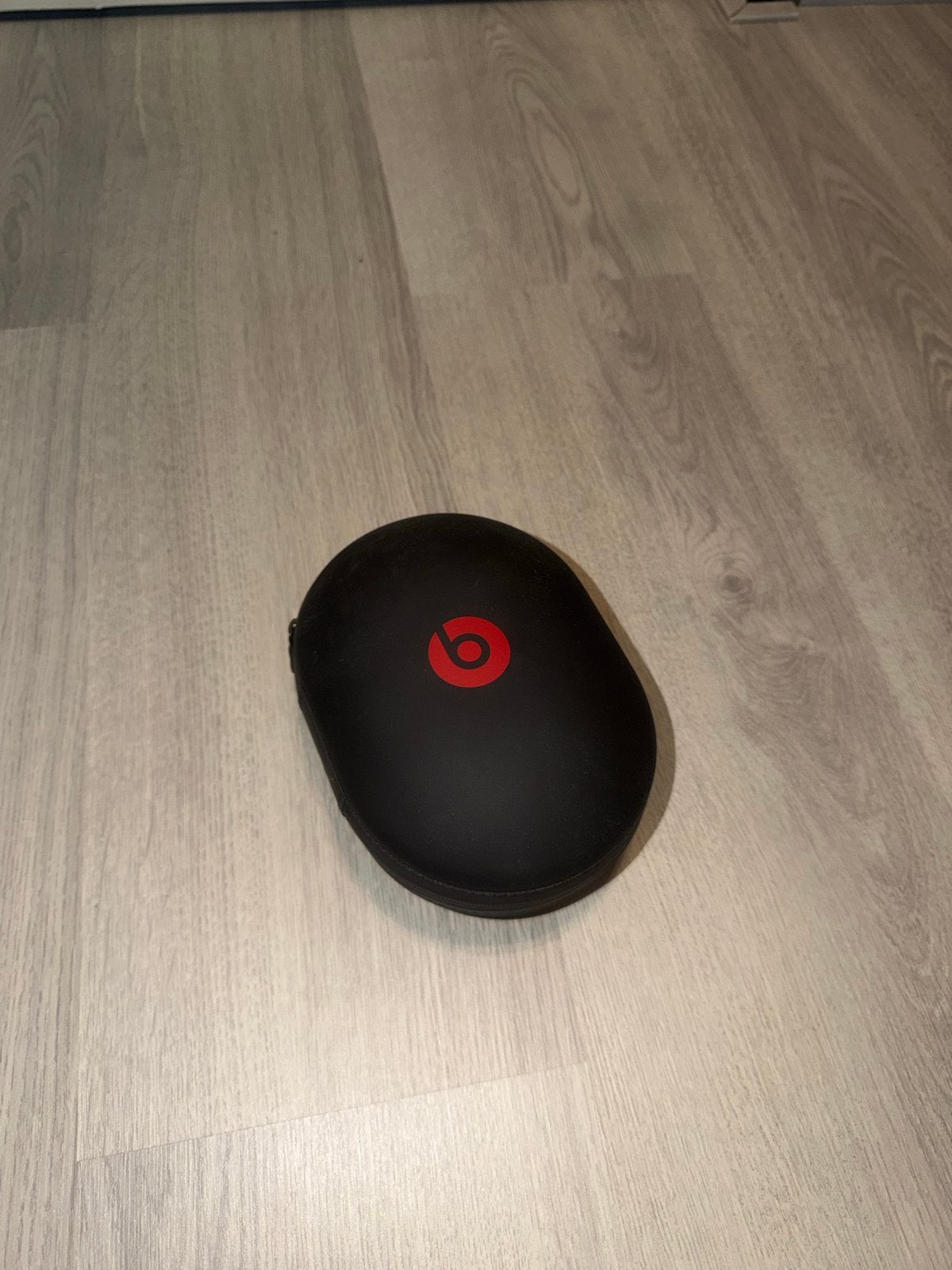 Beats Solo opbergcase - Zwart met rode rits, Ophalen, Beats, Zo goed als nieuw, Draagtas/etui