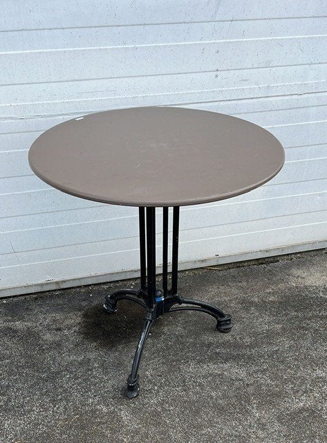 8 stuks horeca bistro terrastafels rond 70 cm gietijzer, Ophalen, Zo goed als nieuw