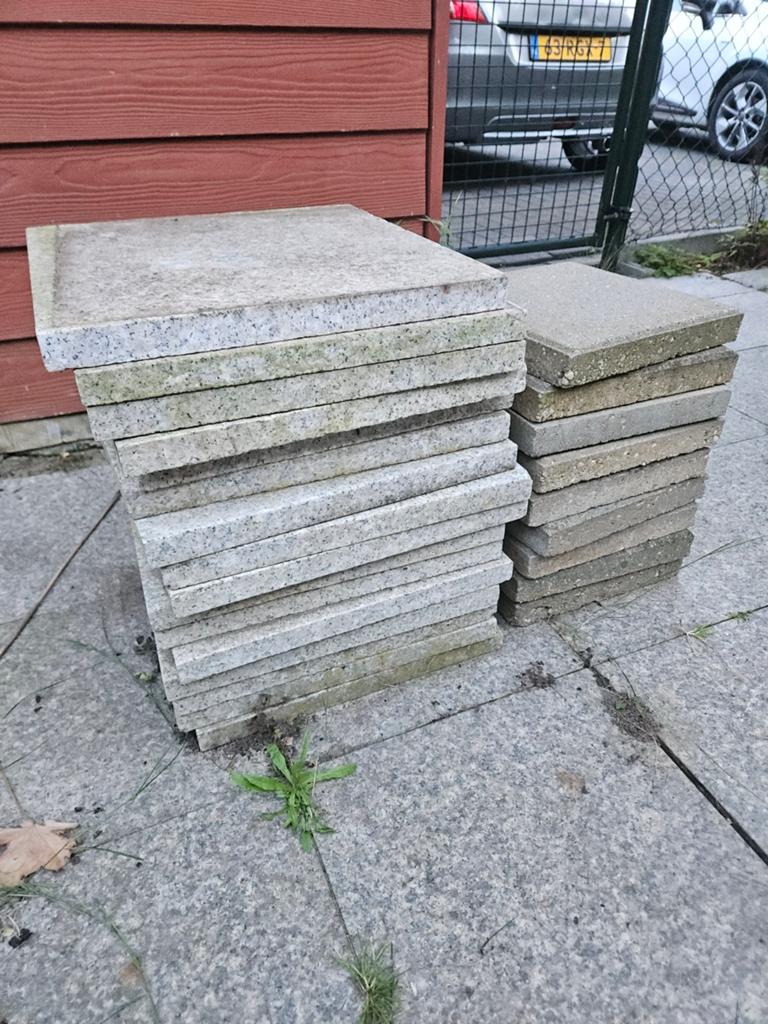 GRATIS: Partij terrastegels: 30x30cm en 40x40cm, Tuin en Terras, Tegels en Klinkers, Ophalen, Gebruikt, Minder dan 5 m², Beton