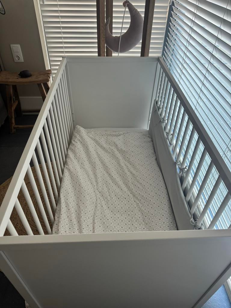 Ledikantje Babypark wit met matras, dekbed en bedbumper, Kinderen en Baby's, Ophalen, Zo goed als nieuw, Ledikant