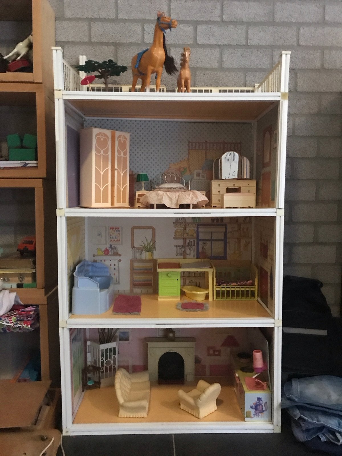 Vintage Barbie huis met meubels, Barbies en Bratz pop, Ophalen of Verzenden, Gebruikt, Barbie