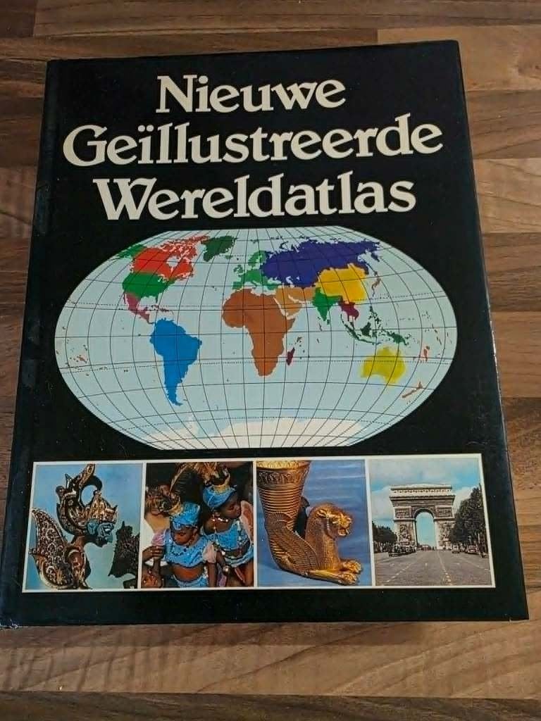 Nieuwe Geillustreerde Wereldatlas,1981,groot,prachtig boek., Lecturama Rotterdam, Overige atlassen, Ophalen of Verzenden, Zo goed als nieuw
