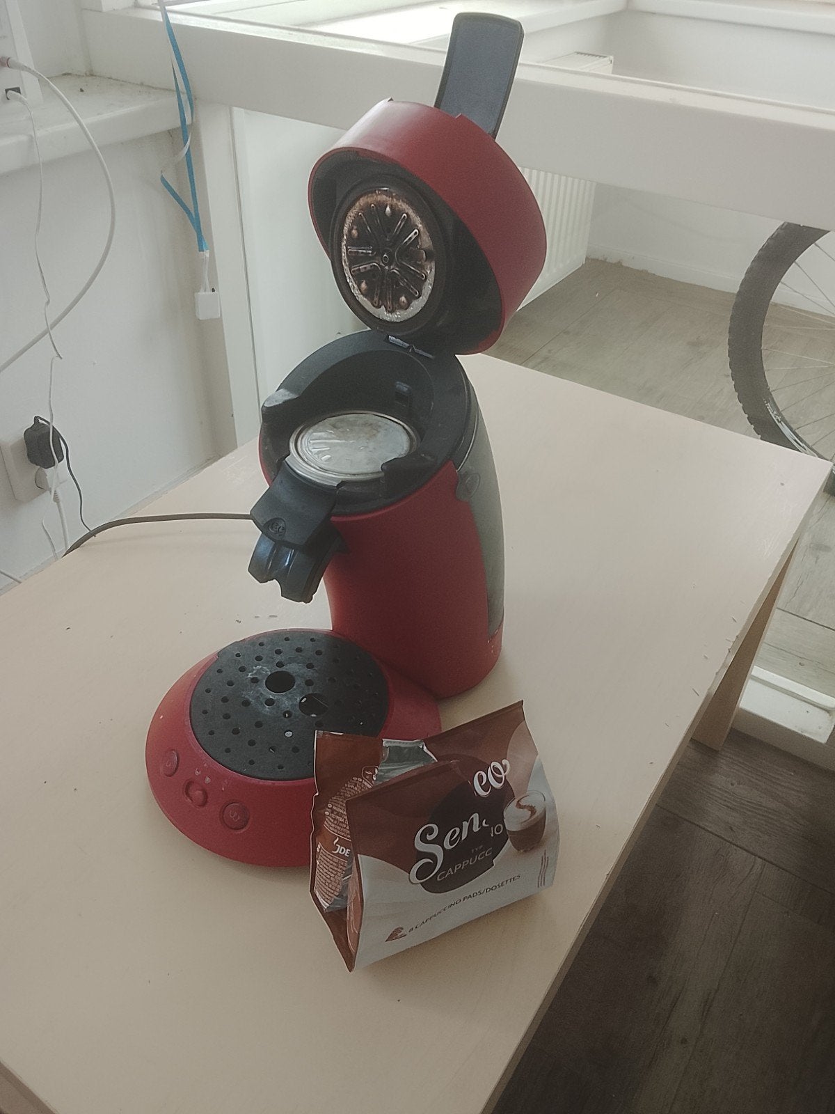 (coffee machine): Philips Senseo Koffiezetapparaat Rood - G, Koffiepads en cups, Koffiemachine, Ophalen of Verzenden, Zo goed als nieuw