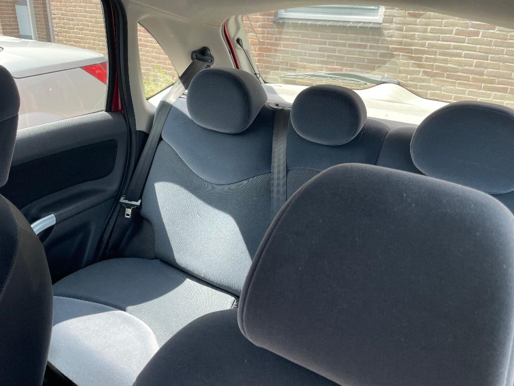Citroën C3 1.1 I 2004 Rood, Voorwielaandrijving, Stof, 40 €/maand, 4 cilinders