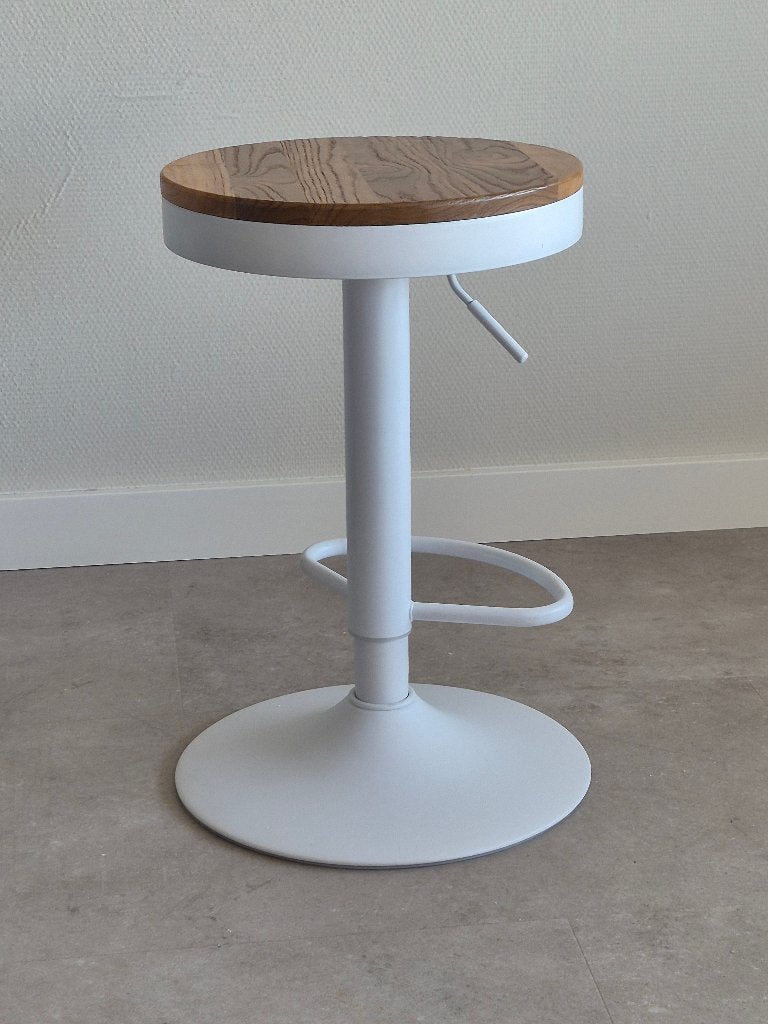 Verstelbare (bar)kruk wit met houten zitting – draaibaar, Huis en Inrichting, Ophalen, 60 tot 90 cm, Zo goed als nieuw, 1 kruk