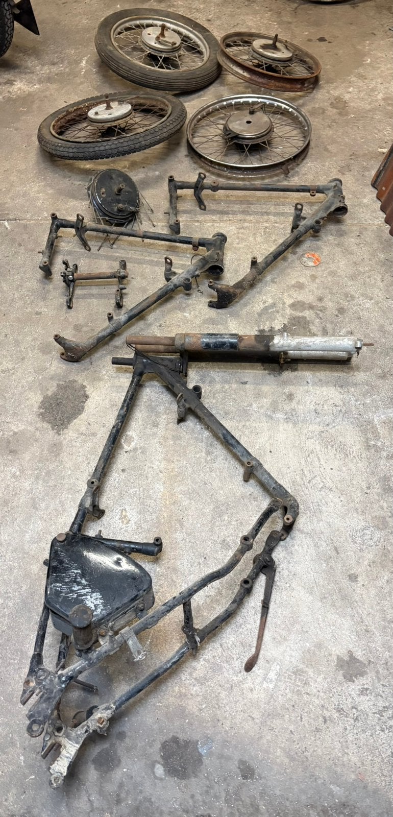 AJS/MATCHLESS ONDERDELEN met papieren, Motoren, Ophalen
