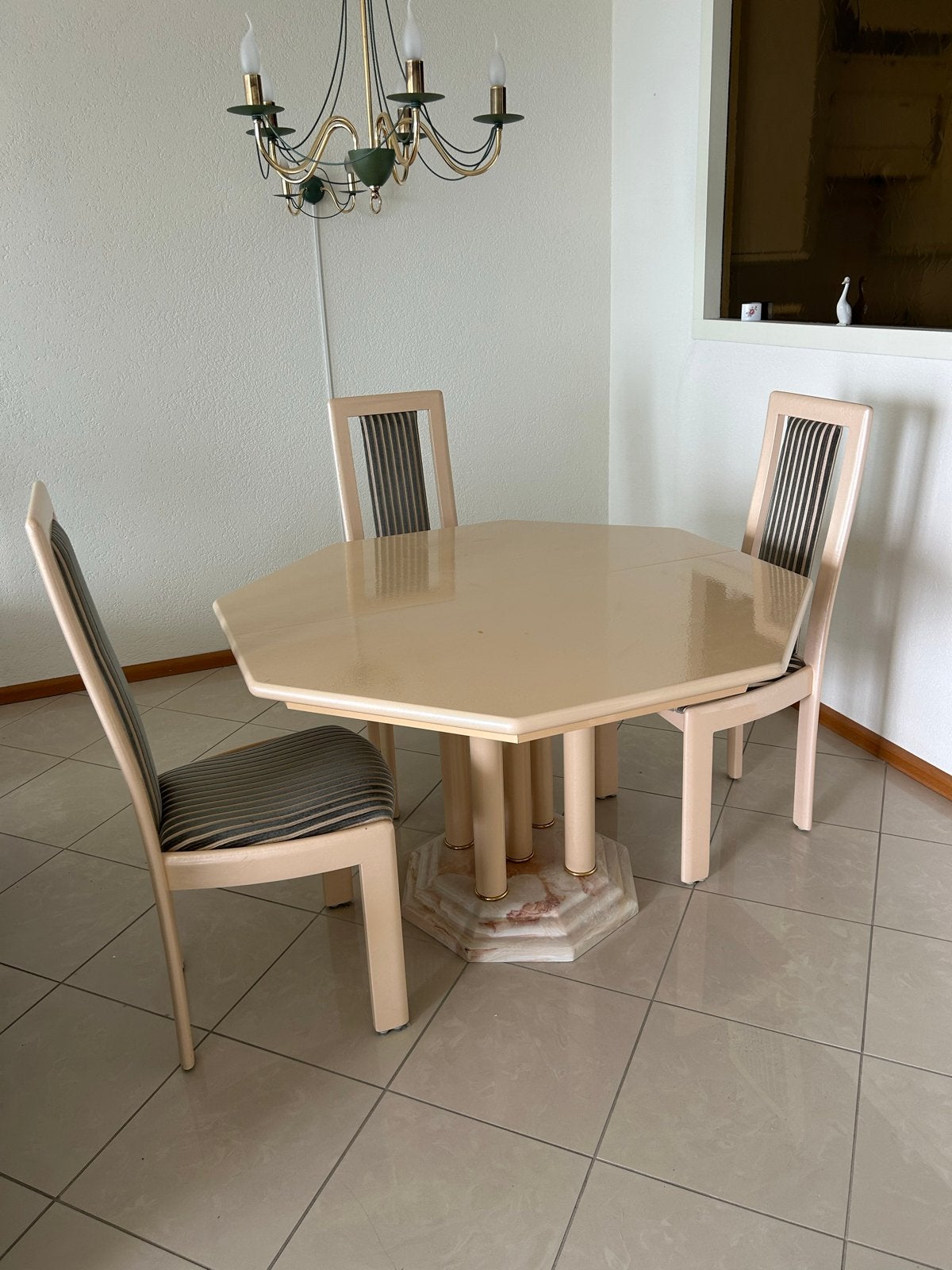 Eettafel met 3 stoelen - Crèmekleurig, uitschuifbaar, Huis en Inrichting, Tafels | Eettafels, Ophalen, Overige materialen, Gebruikt