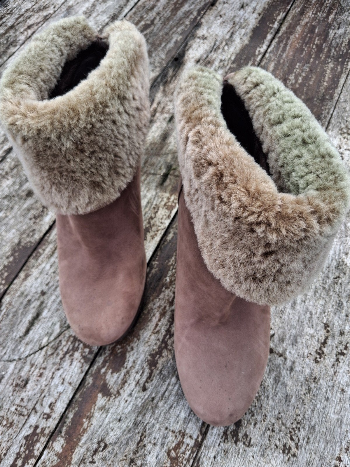 Hoge hakken enkellaarsjes UGG bruin suède 39, Kleding | Dames, UGG, Bruin, Ophalen of Verzenden, Zo goed als nieuw