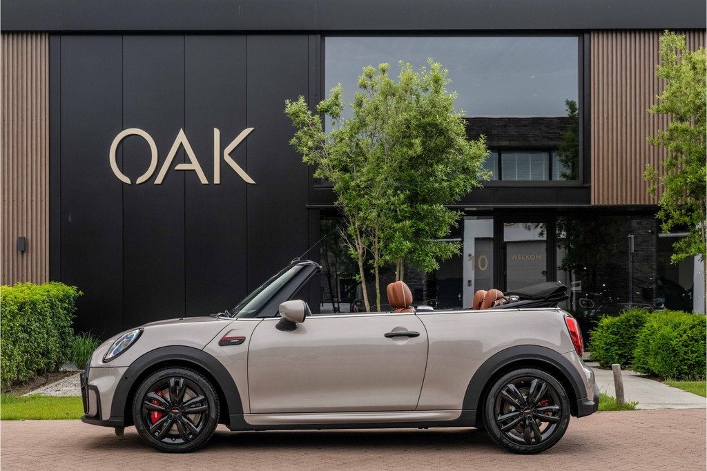 MINI Cabrio *VERKOCHT*2.0 John Cooper Works F1 Aut. | Navi |, Auto's, Mini, Gebruikt, 4 stoelen, BTW verrekenbaar, Voorwielaandrijving