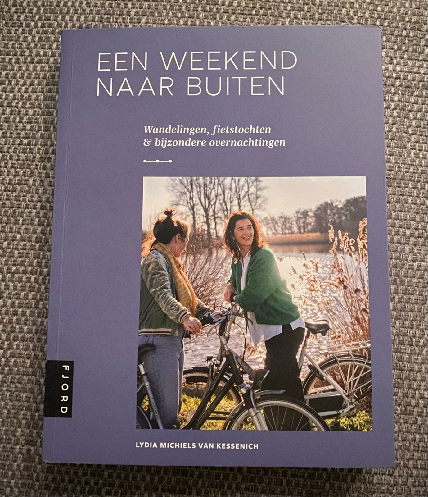 Boek: Een weekend naar buiten - Wandel- en fietsroutes, Ophalen of Verzenden, Nieuw, Overige onderwerpen