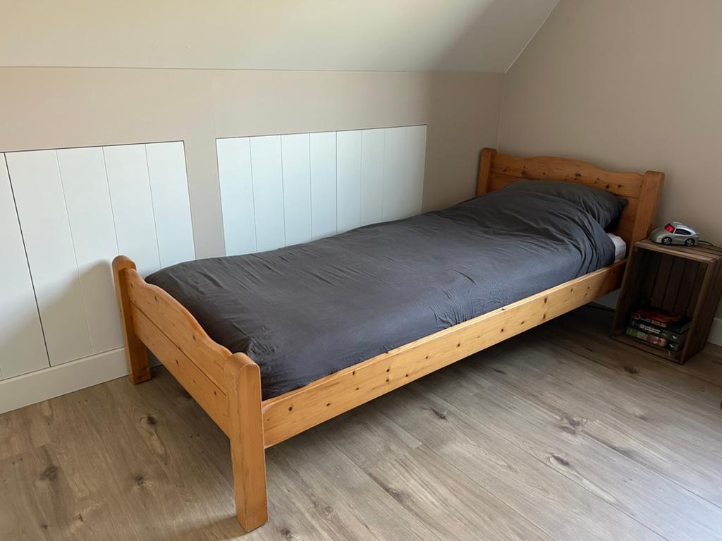 Eenpersoonsbed grenen, Huis en Inrichting, Slaapkamer | Bedden, Ophalen, Gebruikt, 90 cm, Eenpersoons