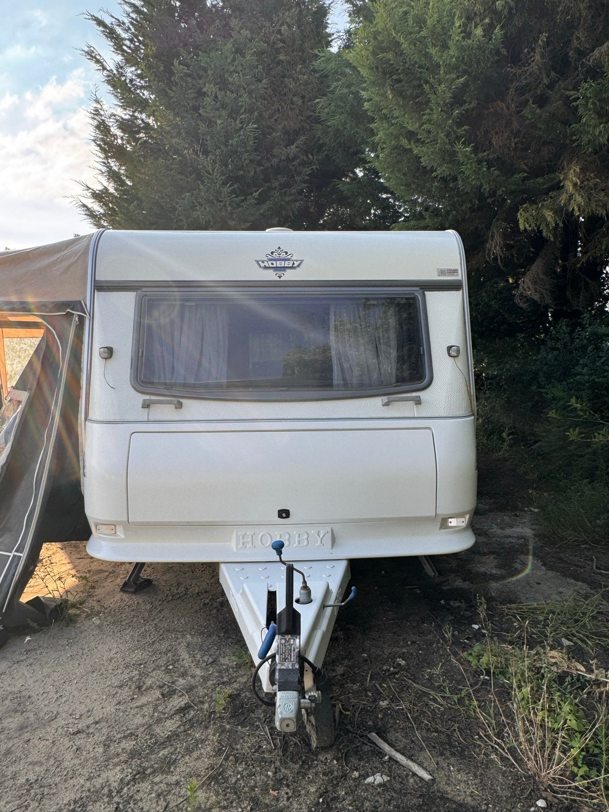 Hobby Prestige 495 met z.g.a.n. voortent (3m diep), Caravans en Kamperen, Rondzit, Particulier, 4 tot 5 meter, Tot en met 4