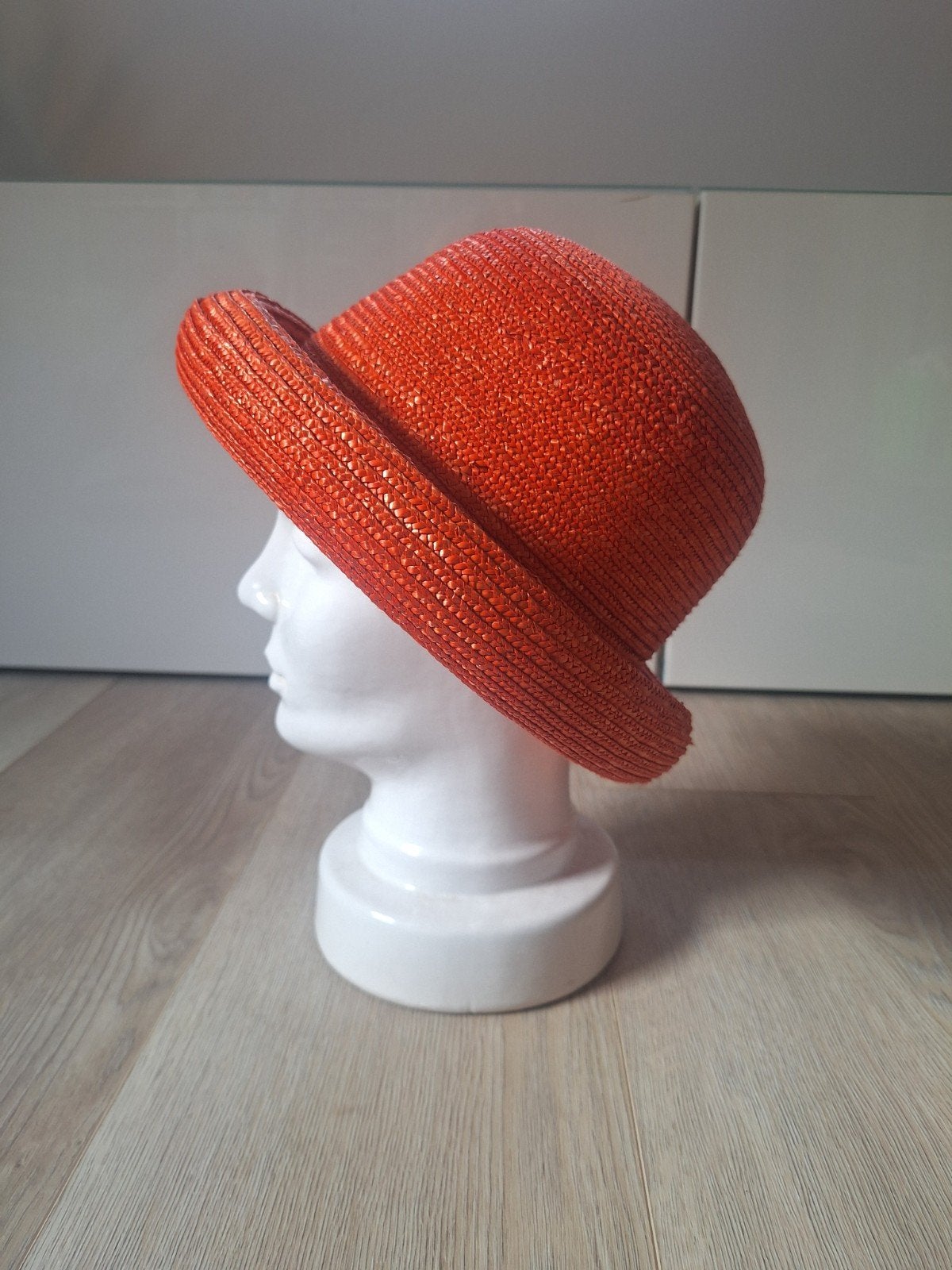 Oranje Strohoed - Stijlvol en Zomers (ong. 57cm), Kleding | Dames, Hoeden en Petten, Ophalen of Verzenden, Gedragen, Hoed
