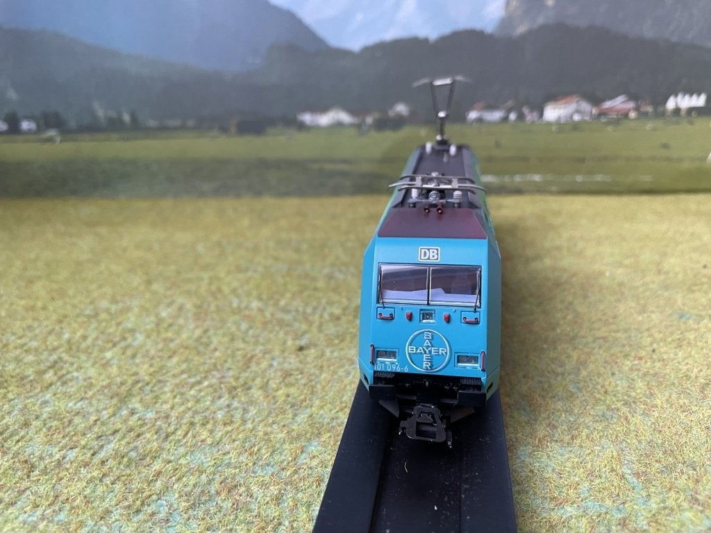Märklin 37376 BR 101 096-6 in “Bayer Kompetenz”, Wisselstroom, Locomotief, Ophalen of Verzenden, Zo goed als nieuw