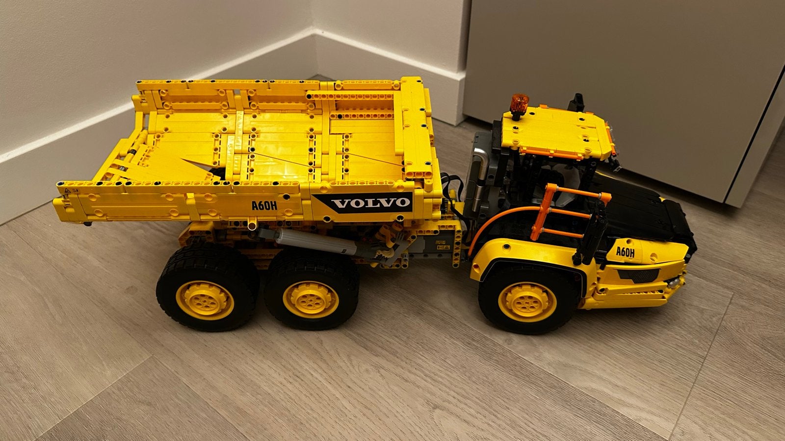 Lego Technic 42114 Volvo 6x6 Kiepwagen - Zo goed als nieuw, Kinderen en Baby's, Speelgoed | Duplo en Lego, Compleet, Lego, Ophalen of Verzenden