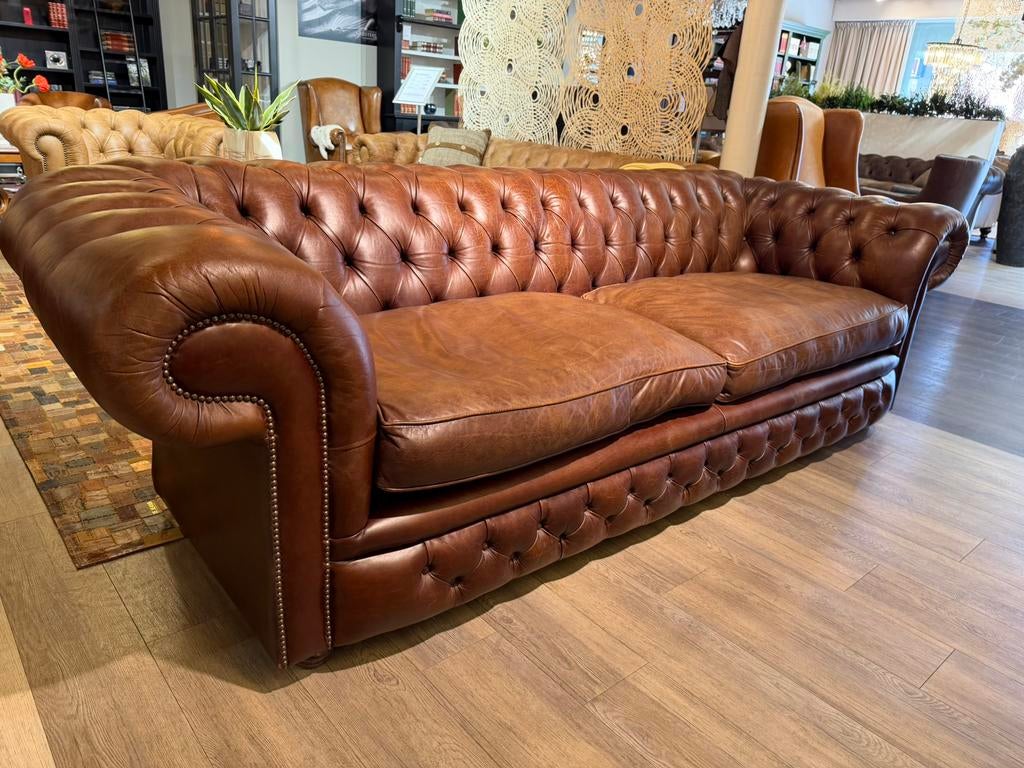 XL Springvale chesterfield 4 zits bank Bristol Vintage Bruin, Huis en Inrichting, Fauteuils, Ophalen of Verzenden, Gebruikt, 75 tot 100 cm