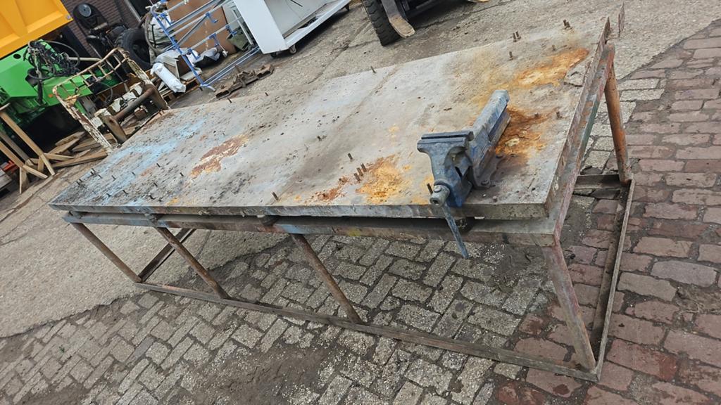 Lastafel werkbank met bankschroef, Ophalen, Gebruikt, Bankschroef