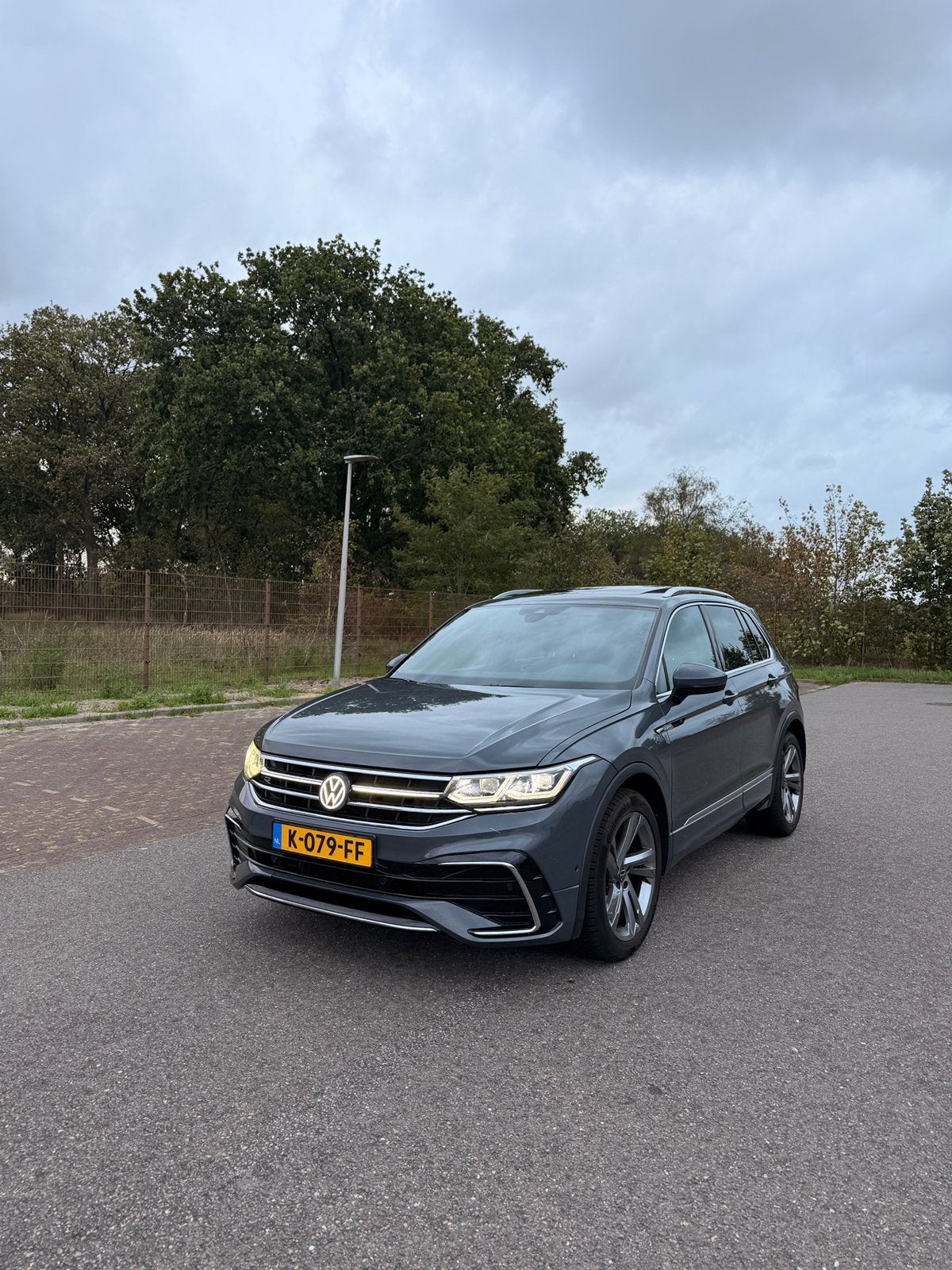 Volkswagen Tiguan 1.5 TSI ACT 150pk DSG 2020 Grijs, Auto's, 1441 kg, 4 cilinders, 75 €/maand, 750 kg