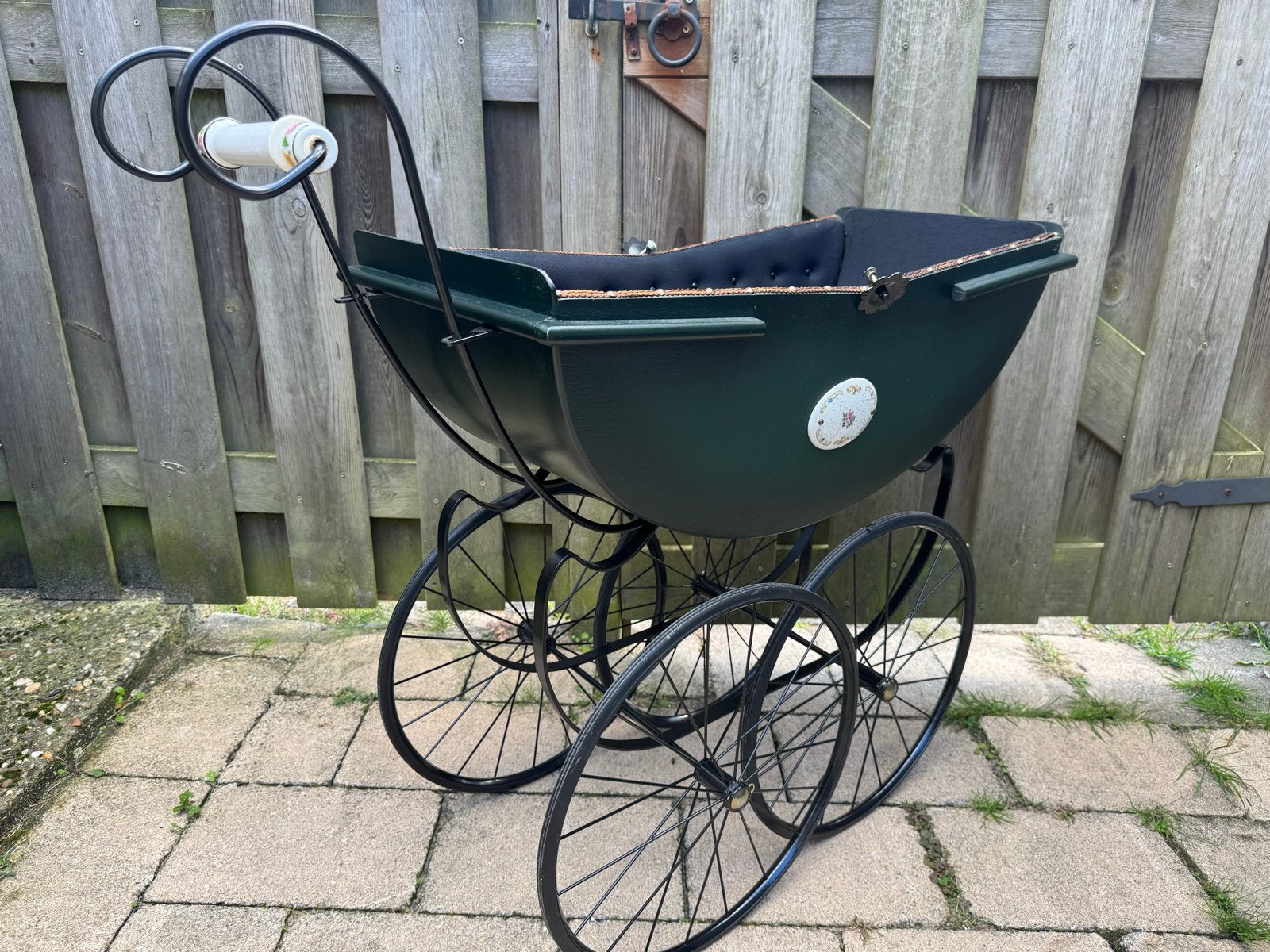 Vintage poppenwagen - Groen met bloemmotief, Ophalen of Verzenden, Gebruikt, Overige typen