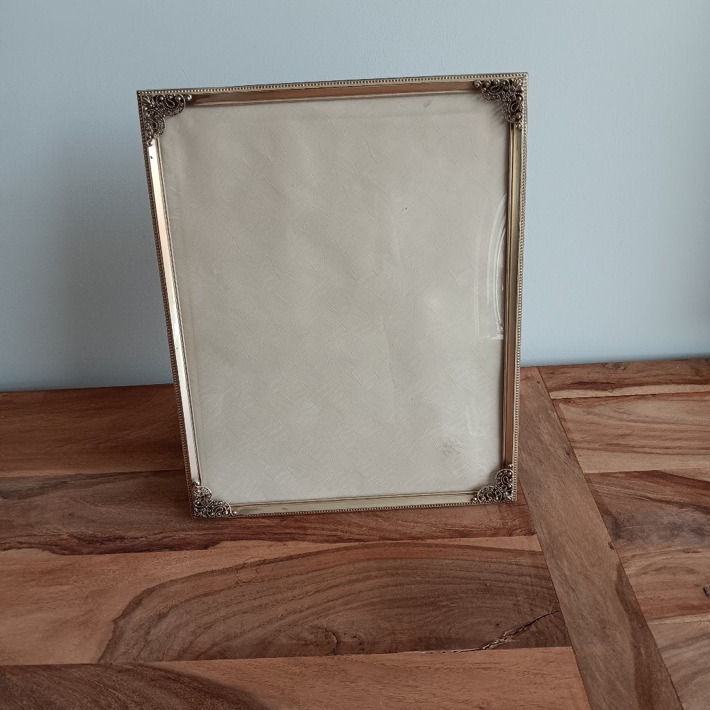Fotolijst zilverkleurig met sierlijke hoeken en bol glas., Minder dan 50 cm, Gebruikt, Metaal of Aluminium, Ophalen of Verzenden