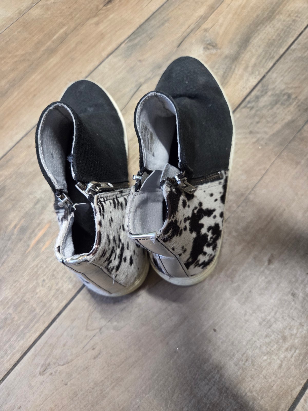 Mooie lederen schoen met koeienhuid, maat 38, zgan, Ophalen of Verzenden, Zo goed als nieuw, Zwart, Schoenen met lage hakken