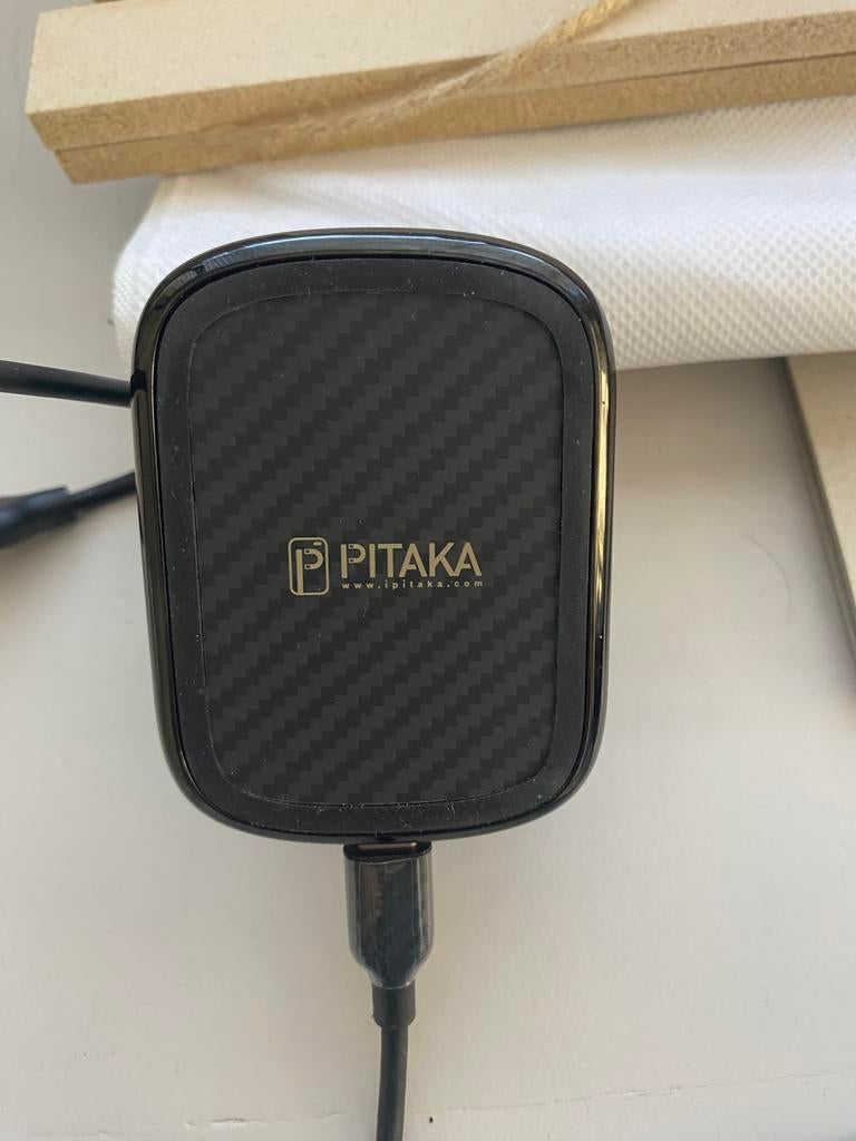 Pitaka magnetische auto telefoonhouder/lader, Telecommunicatie, Carkits, Opbouw, Ophalen of Verzenden, Zo goed als nieuw, Autohouder