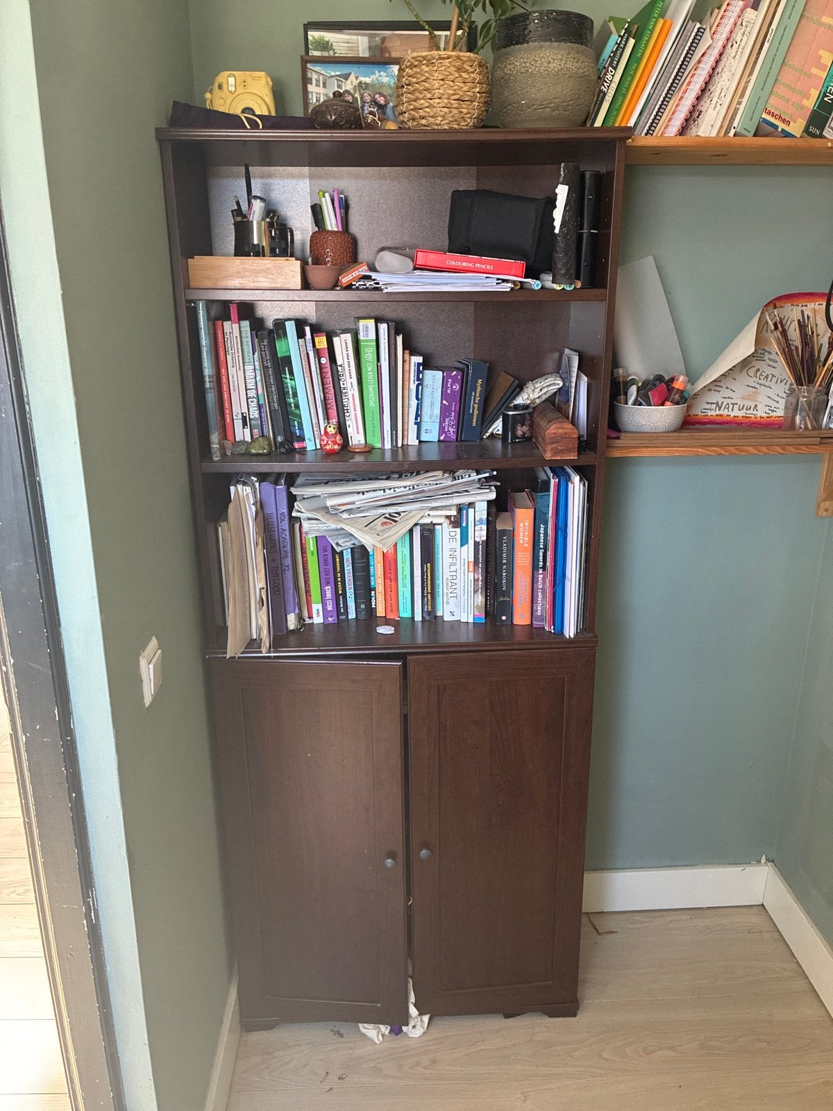 Ikea kast 75x32x181 cm donker hout fineer, Gebruikt, 150 tot 200 cm, 25 tot 50 cm, Overige houtsoorten
