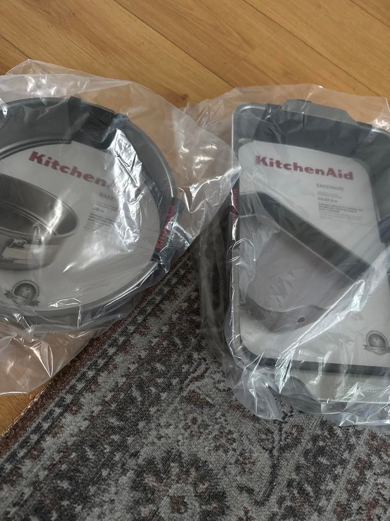 KitchenAid springvorm (24cm) en bakplaat (33x22.5cm), Overige typen, Nieuw, Ophalen of Verzenden, Zwart