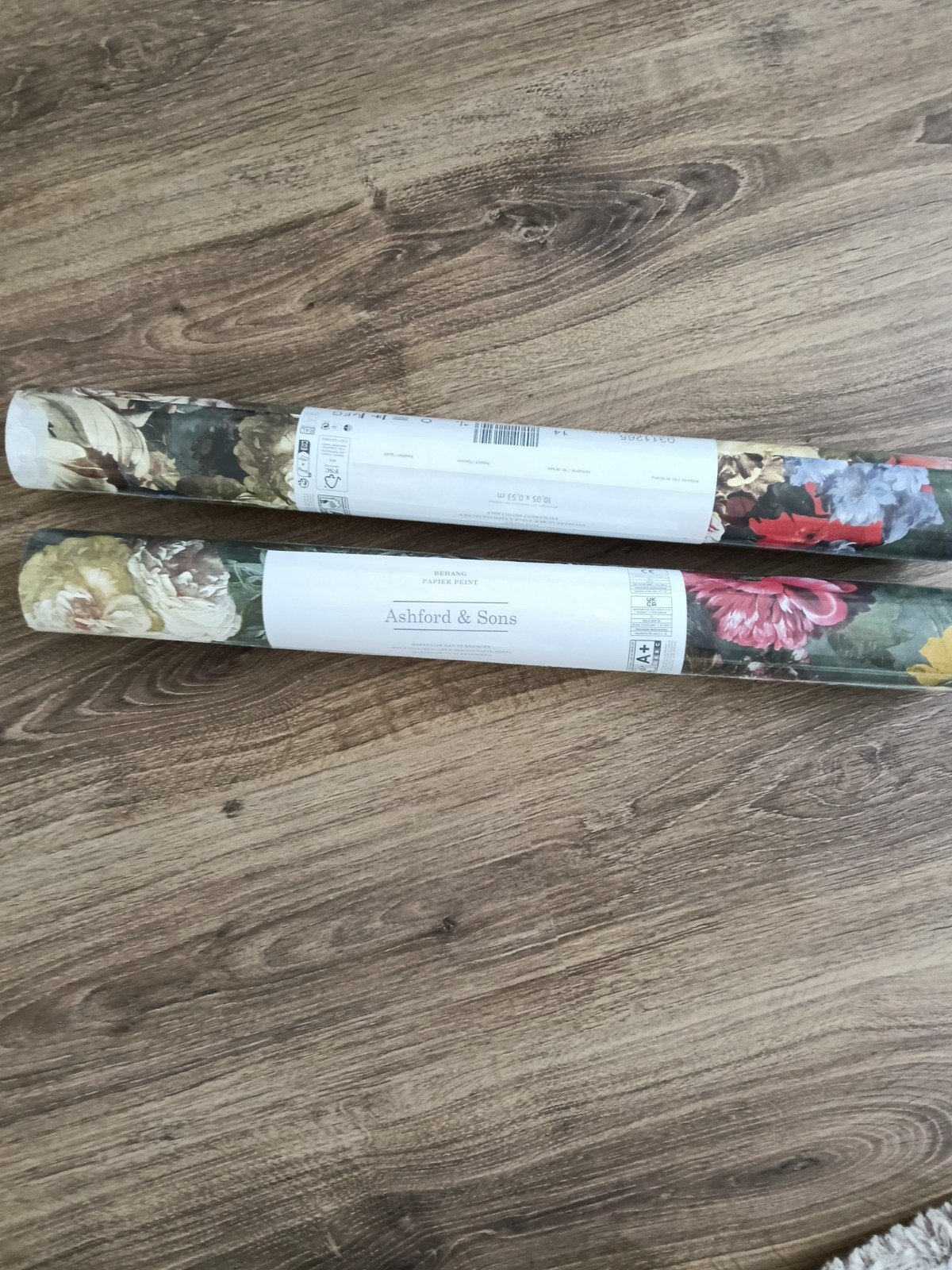 Prachtig bloemenbehang van Ashford & Sons, Huis en Inrichting, Bloemen, Wit, Klassiek, Vliesbehang