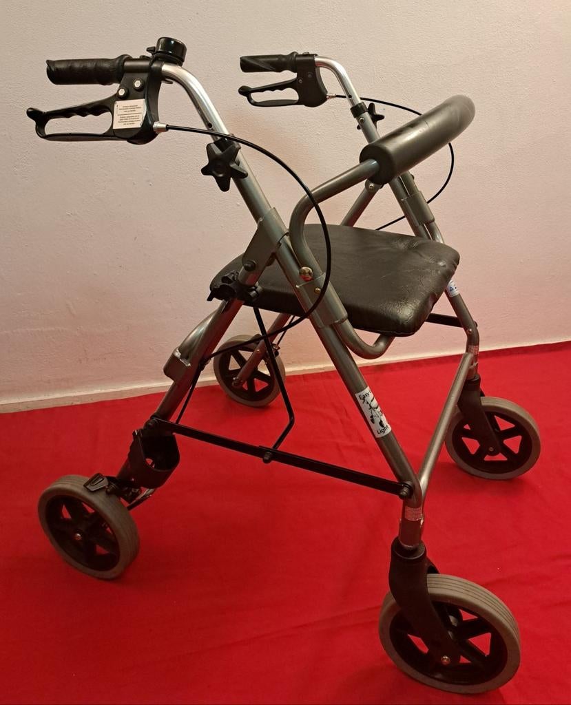 CHK Rollator Elephantje Opvouwbaar
Lichtgewicht zachte, Ophalen, Opvouwbaar, Zo goed als nieuw