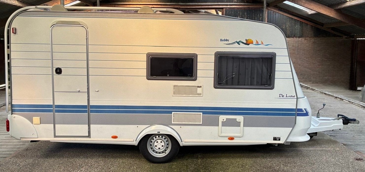 Hobby 440 SF De Luxe Easy Caravan, Caravans en Kamperen, Vast bed, Hobby, Treinzit, Tot en met 3