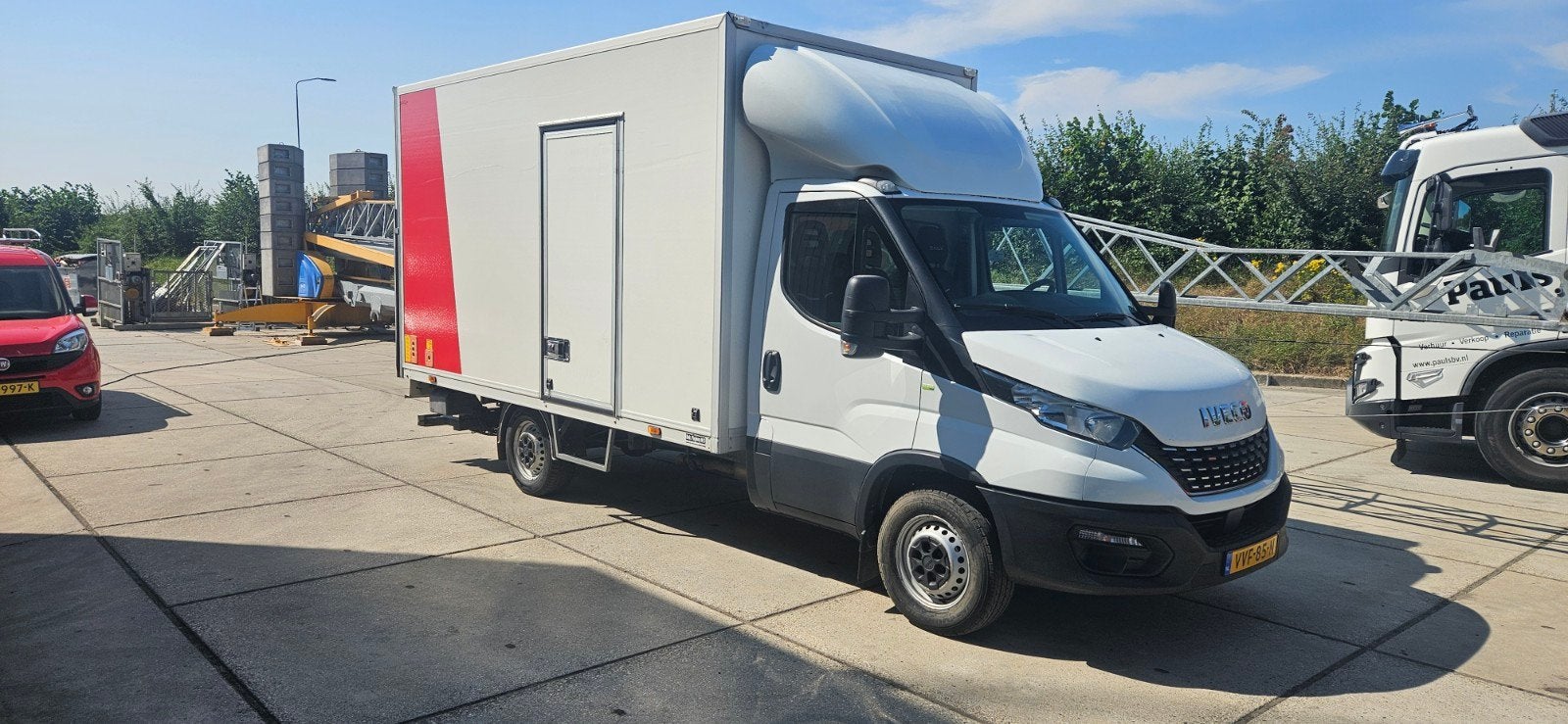 Iveco Daily 2020 Wit automaat met laadklep, Auto's, Bestelauto's, Bedrijf, ABS, Achteruitrijcamera, Iveco, Diesel, Euro 6, Automaat