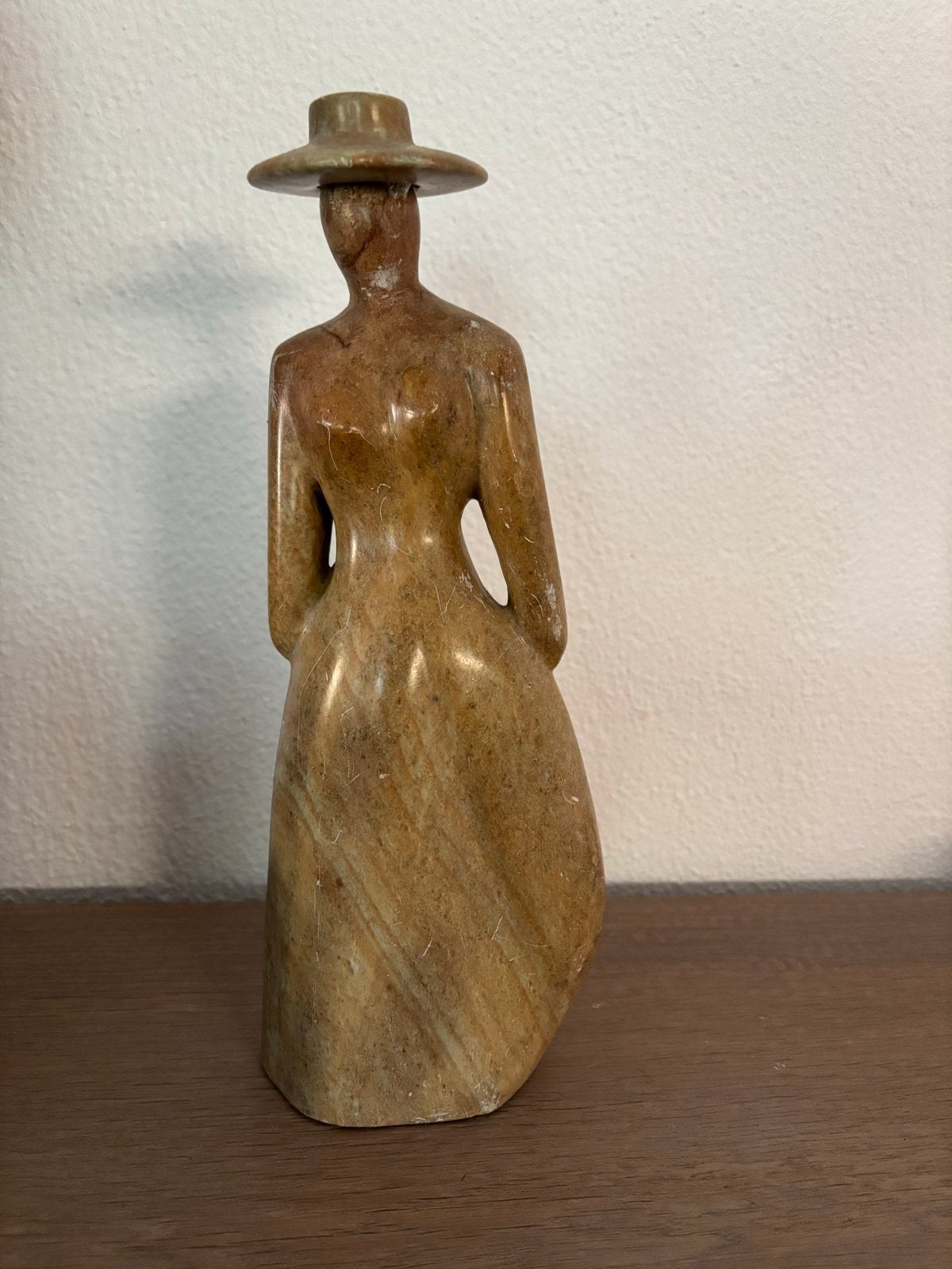 Natuurstenen Beeld Vrouw met Hoed - 32 cm, Antiek en Kunst, Ophalen, 20 - 50 cm, Steen of Keramiek, Beeld