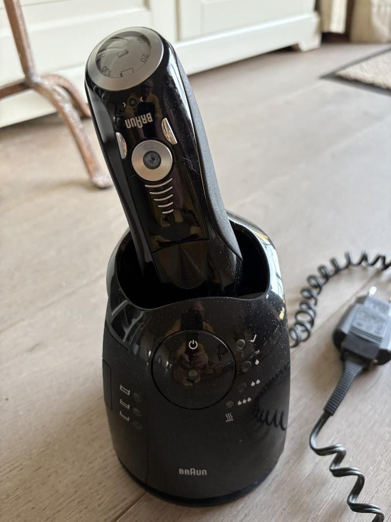 BRAUN serie 7 scheerapparaat + reinigingscassettes, Ophalen, Zo goed als nieuw, Scheren en Epileren