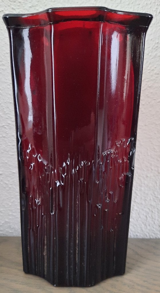 diep rode AVON vaas van glas, Ophalen of Verzenden