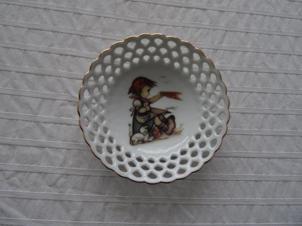 M J Hummel Schaaltje. auf wiedersehn farewell Reutter porzel, Ophalen of Verzenden, Zo goed als nieuw, Porselein, Bord of Schaal