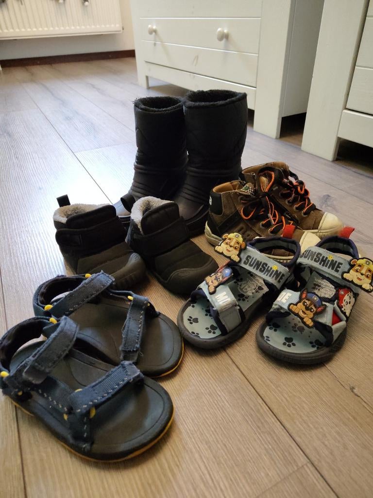 Diverse kinderschoenen maat 24 (paw patrol sandalen), Gebruikt, Schoenen, Jongen, Teva