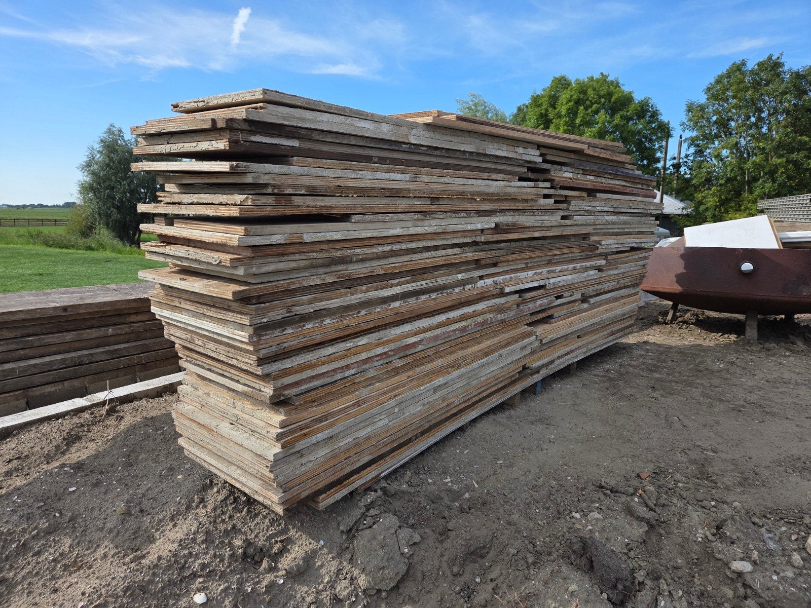 125m Bekisting hout / funderingsplaten met losse paaltjes, Ophalen, Gebruikt, 25 tot 50 mm, Overige typen