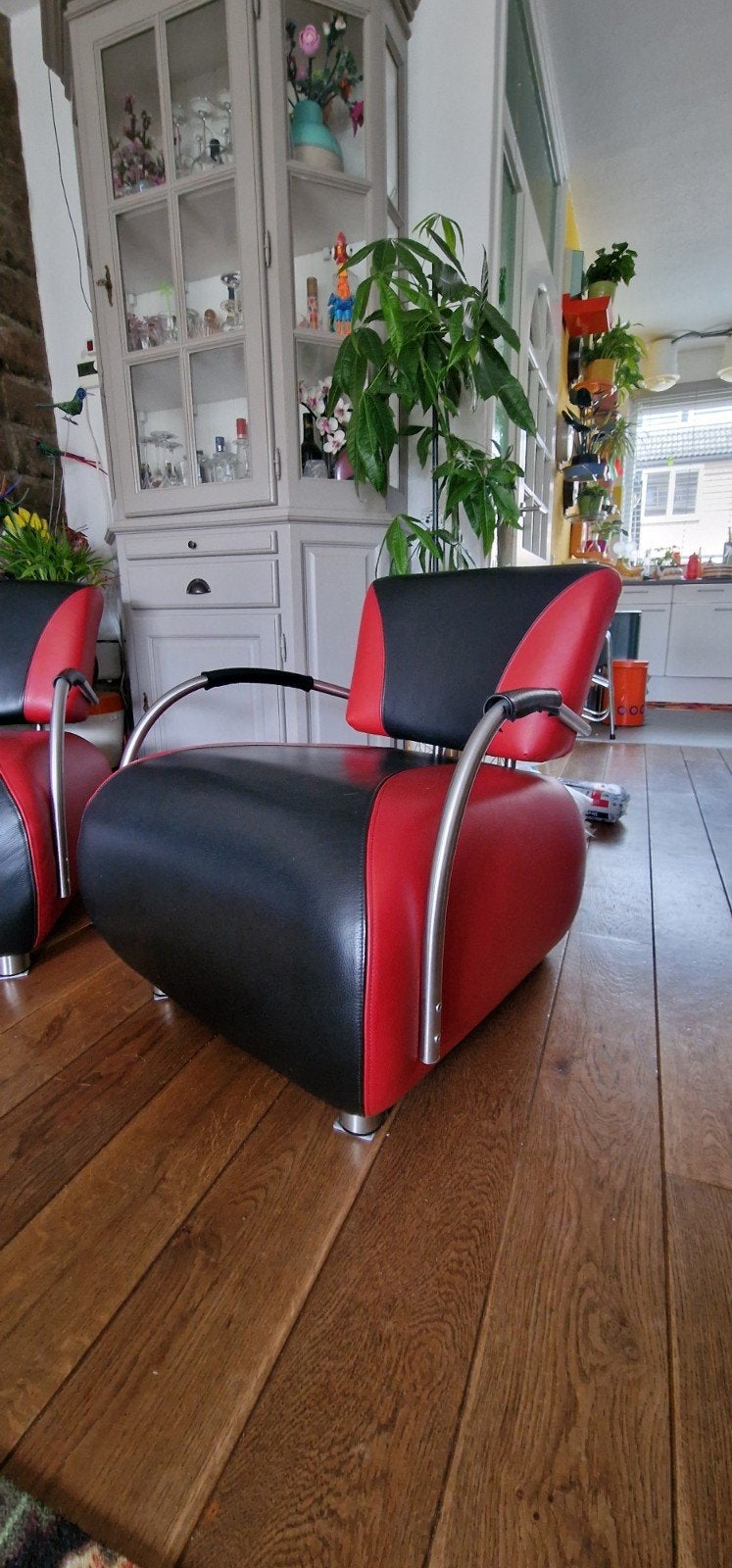 Designer stoelen, leer zwart met rood, Huis en Inrichting, Stoelen, Twee, Zwart, Modern, Designer, Ophalen of Verzenden