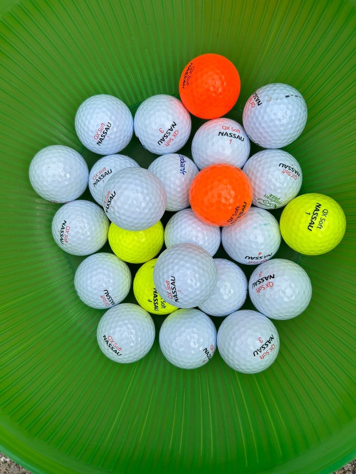 26 Nassau QX soft golfballen, Ophalen of Verzenden, Zo goed als nieuw, Bal(len)