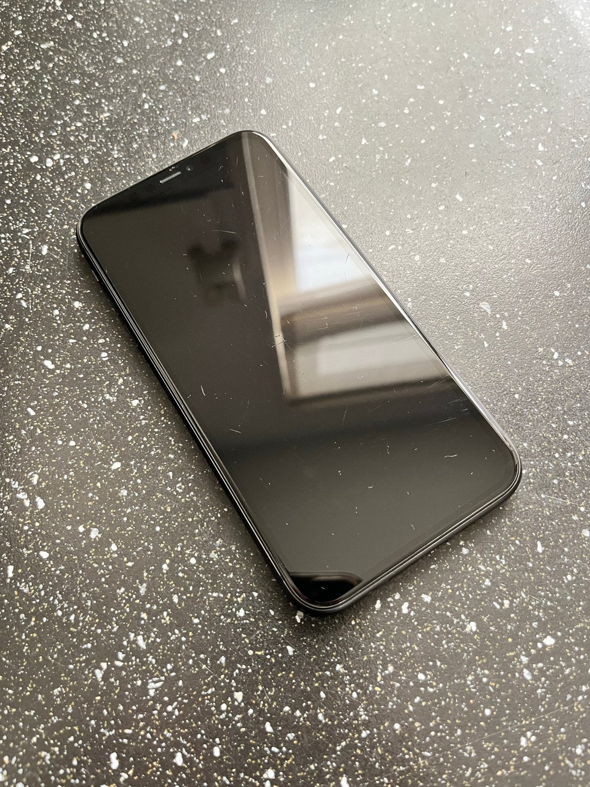Apple iPhone 11 Zwart 64GB - Zo goed als nieuw, Zwart, Zo goed als nieuw, 64 GB, Zonder simlock