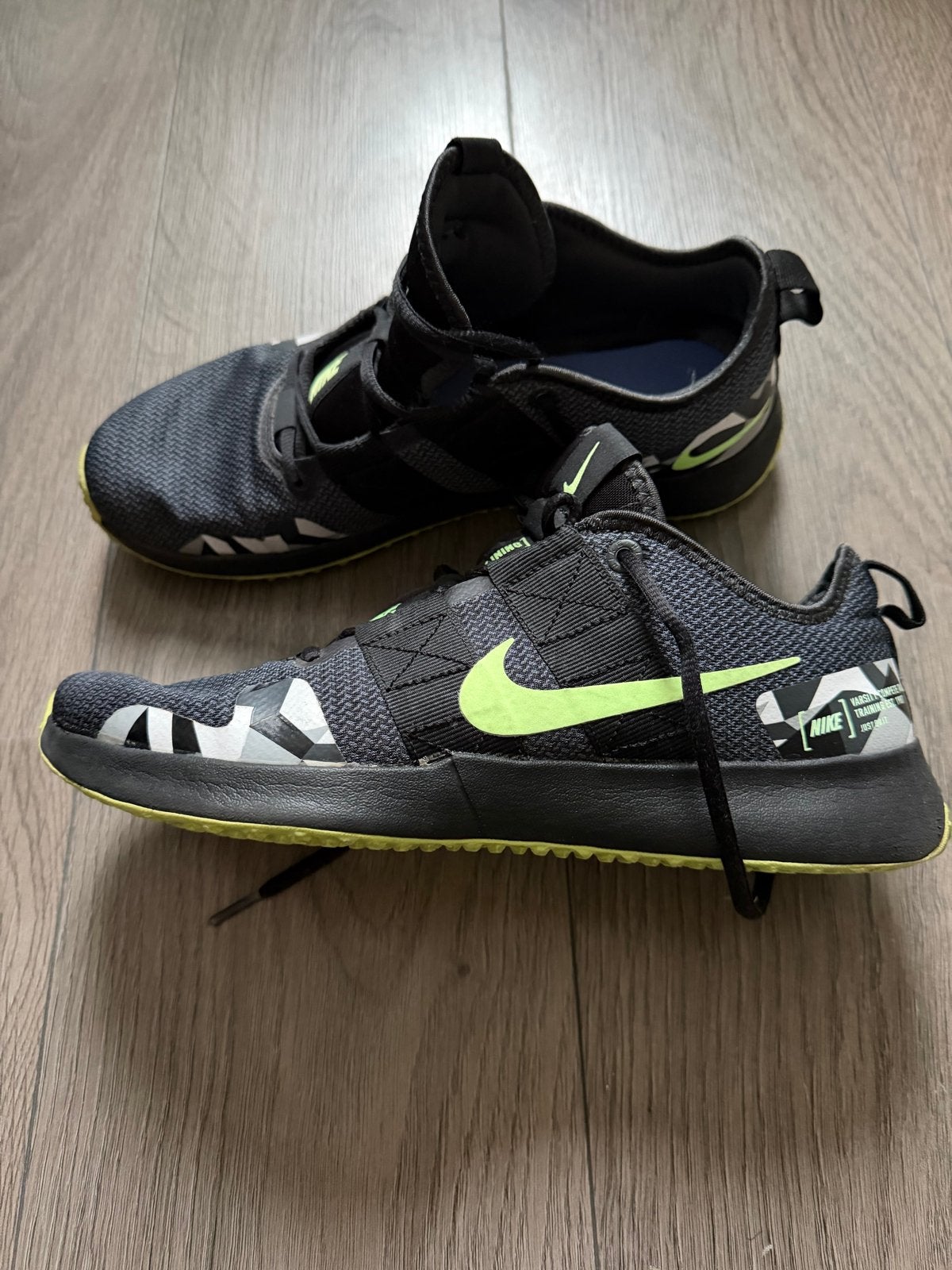 Nike Varsity Compete TR 3 Sportschoenen - Maat 42.5, Ophalen of Verzenden, Zo goed als nieuw, Overige kleuren, Sneakers of Gympen