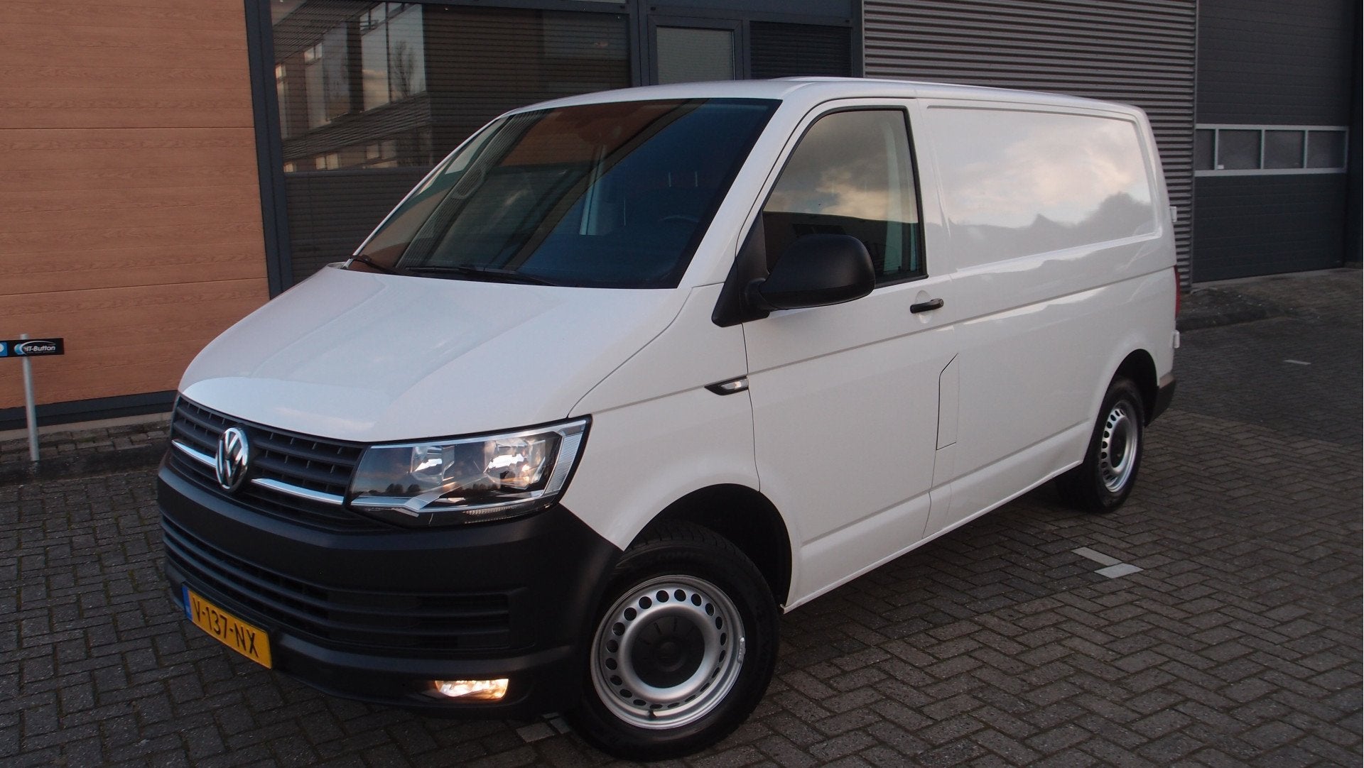 Volkswagen Transporter 2.0 TDI 150 pk automaat kasteninricht, Dealer onderhouden, Stof, Gebruikt, Euro 6