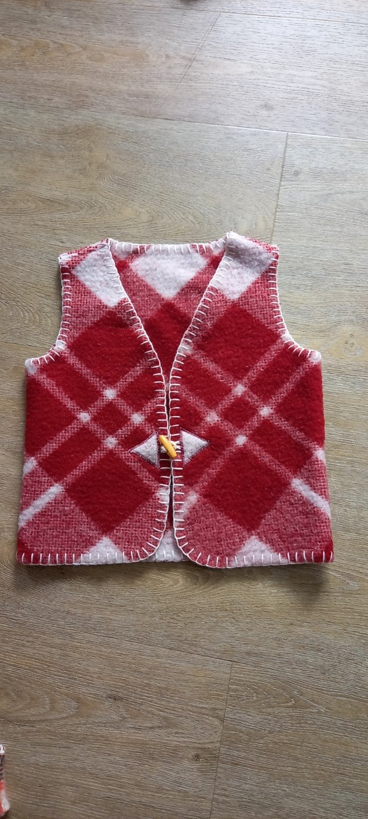 Handgemaakte wollen bodywarmer - maat 122/128, Jongen of Meisje, Trui of Vest, Handgemaakt, Nieuw
