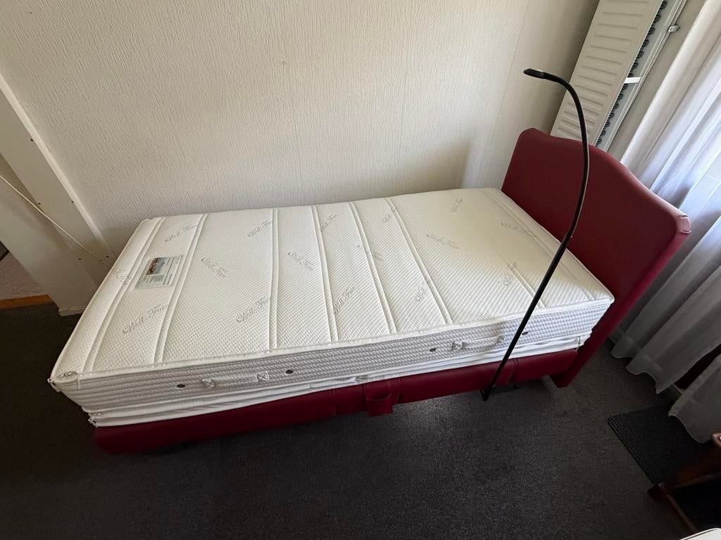 Hoog-laag senioren bed met leeslamp en onderverlichting, Ophalen, Verstelbaar, 90 cm, Eenpersoons